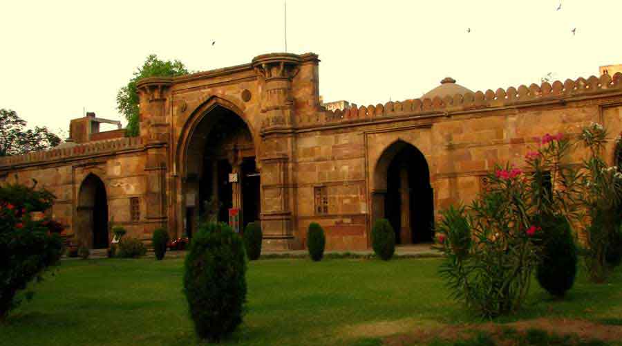 09 Nights and 10 Days
Customize Now This tour is as per your convenience. You are completely free to choose car, hotel, places to visit, and activities as per your wish and comfort. Or you may also follow the suggested itinerary to help you plan your trip.
Ahmedabad (1N)
Gondal (1N)
Gir  (1N)
Junagarh (1N)
Kutch (1N)
Bhuj (2N)
Dasada (1N)
Patan (1N)
Ahmedabad (1N)