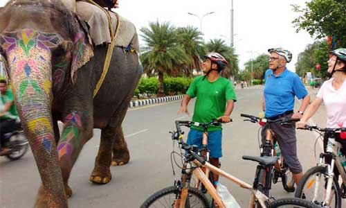 One Day
 Customize Now This tour is as per your convenience. You are completely free to choose car, hotel, places to visit, and activities as per your wish and comfort. Or you may also follow the suggested itinerary to help you plan your trip.


Statue Circle
Rajmandir Cinema Hall