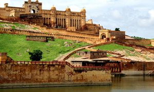 Three Day
Customize Now This tour is as per your convenience. You are completely free to choose car, hotel, places to visit, and activities as per your wish and comfort. Or you may also follow the suggested itinerary to help you plan your trip.
Jaigarh Fort 
Birla Planetarium