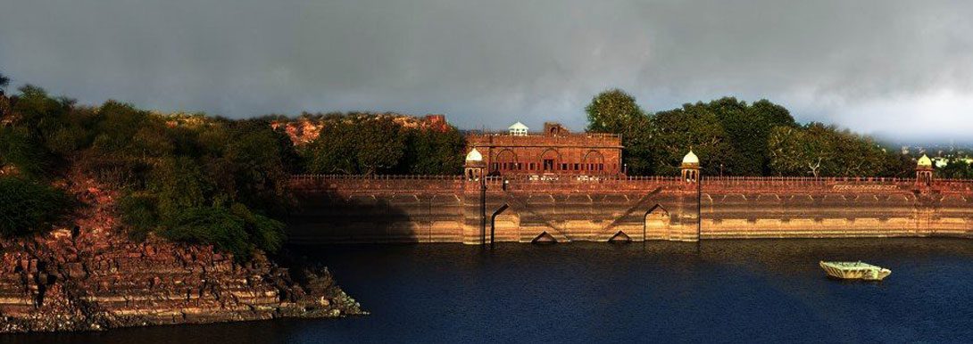 Balsamand-Lake-Palace1