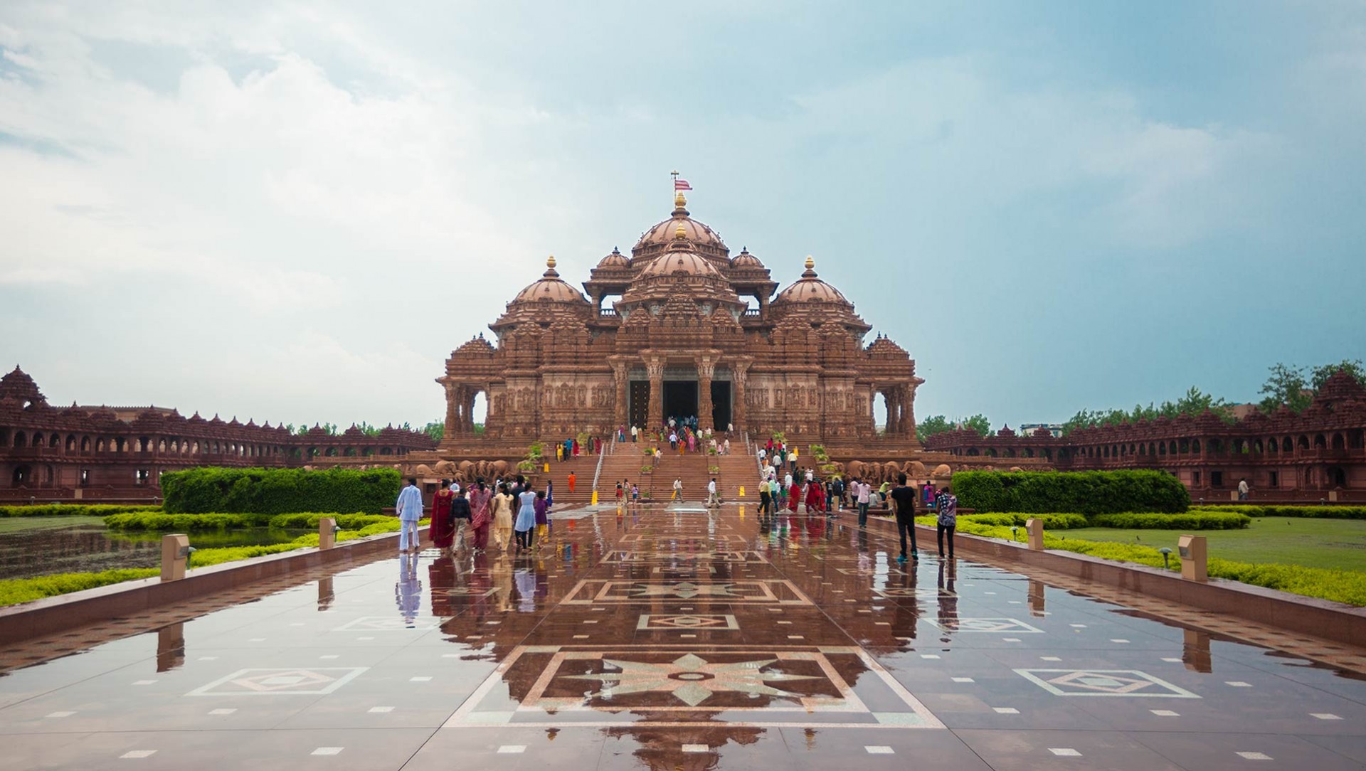 Akshardham Mandir Delhi View During Monsoon
