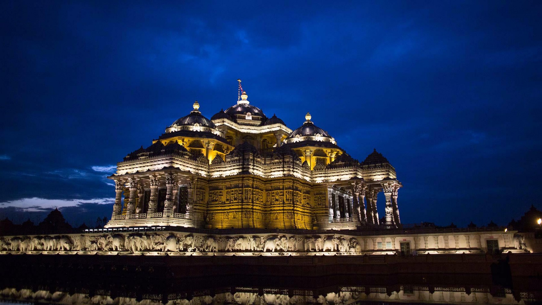 Night View of Akshardham Temple Delhi 