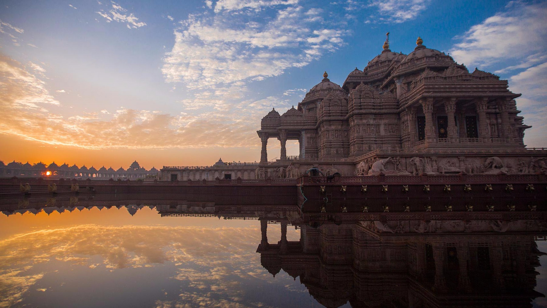 Akshardham Temple Delhi Eveneing View in Sun Light