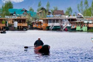 Delhi-Leh-Alchi-and-Srinagar-Tour-Packages
